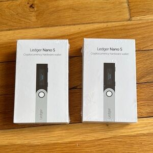 Ledger Nano S Cryptocurrency Hardware Wallet